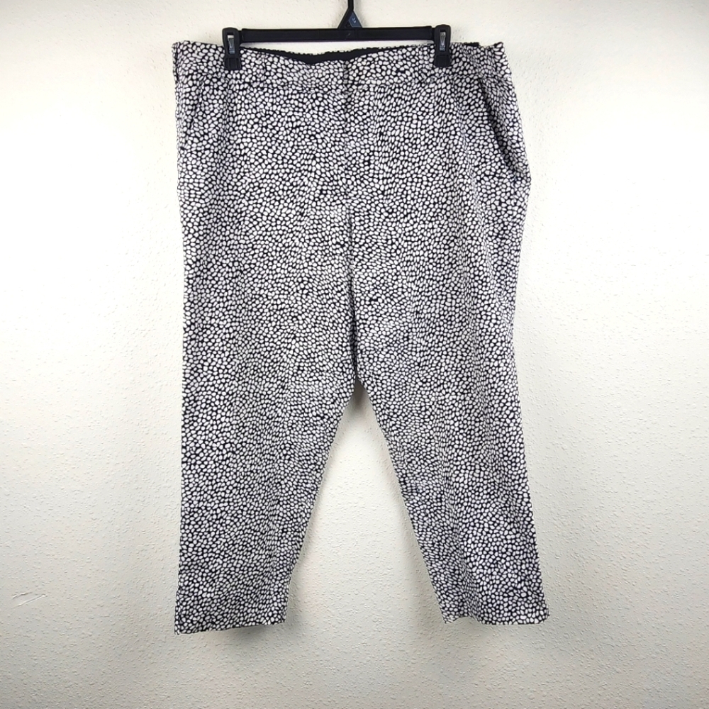 Lane Bryant Tapered Cropped Black and White High Rise Abstrac Pants Plus Size 22